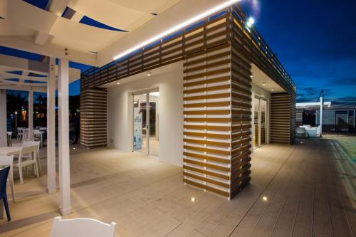 frangisole-rivestimento parete-Tortoreto-wpc-felli-foto 4