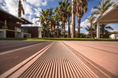 pavimentazione esterna-decking-Mec Paestum Hotel-wpc-felli-foto 2