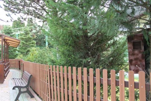 staccionata-recinzione-Gardaland-wpc-felli-foto 1